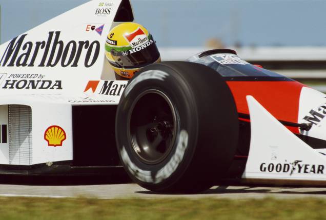 Ayrton Senna do Brasil pilotando um Honda Marlboro McLaren MP4/5 Honda RA109A V10, durante o GP de Fórmula 1 no autódromo de Jacarépaguá, Rio de Janeiro, em 25/03/1989. Ayrton Senna do Brasil pilotando um Honda Marlboro McLaren MP4/5 Honda RA109A V10, durante o GP de Fórmula 1 no autódromo de Jacarépaguá, Rio de Janeiro, em 25/03/1989.