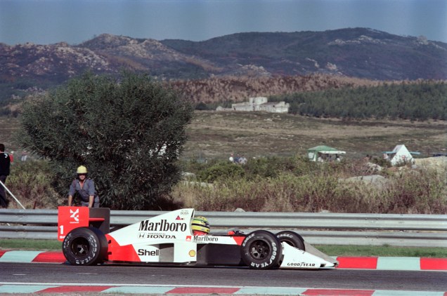 O piloto brasileiro Ayrton Senna da Honda Marlboro McLaren, durante treinos para o GP Fórmula 1 de Estoril, Portugal, em 23/09/1989.