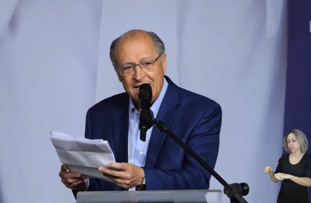 O ex-governador Geraldo Alckmin discursa na convenção nacional do PSB