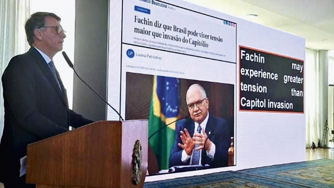 IRRESPONSABILIDADE - Bolsonaro: reunião com embaixadores para pregar contra o sistema eleitoral brasileiro -