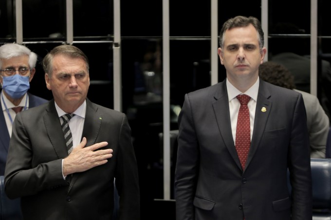 Presidente Jair Bolsonaro e o Presidente do Senado Rodrigo Pacheco, participam da Sessão Solene de Promulgação das Emendas Constitucionais Números 123, 124 e 125 de 2022.