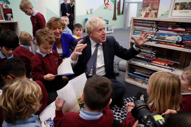 O primeiro-ministro da Grã-Bretanha, Boris Johnson, visita a Escola Primária West Monkton CEVC em uma campanha eleitoral em Taunton, Inglaterra, 14/11/2019.