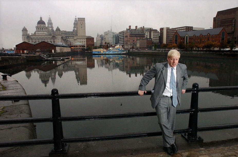 O então editor da revista Spectator Boris Johnson em visita `a Liverpool, Inglaterra, em 20/10/2004.