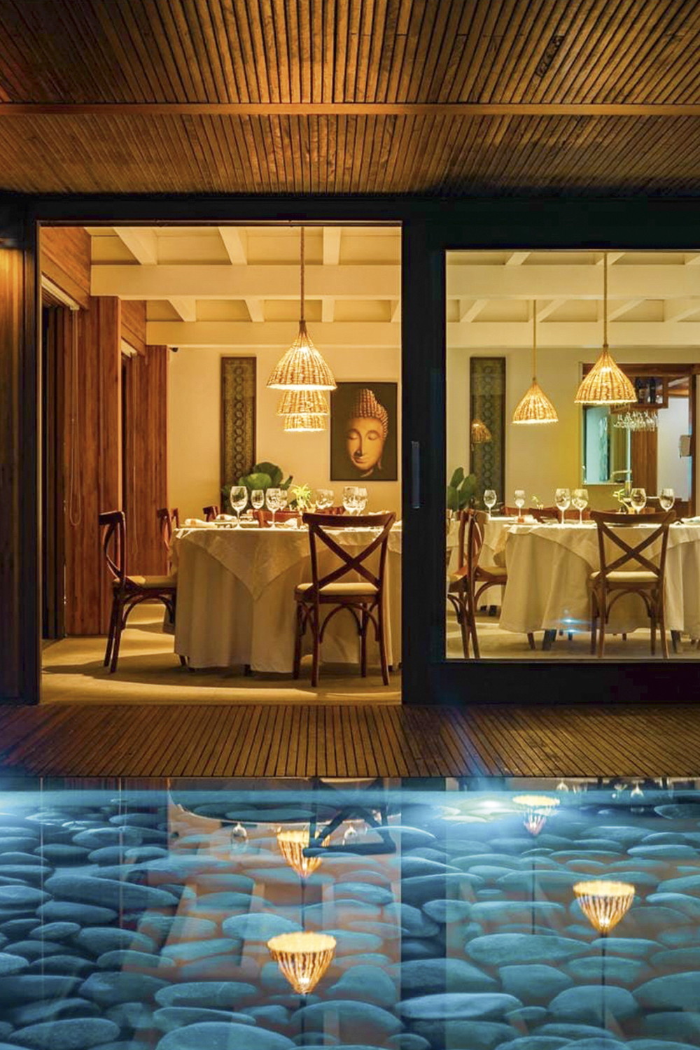 BAN THAI - À beira do mar em Búzios, no Rio de Janeiro, o restaurante tem clima intimista e cardápio tailandês contemporâneo. Seus destaques são o rolinho de pato confit e as vieiras grelhadas com abóbora -