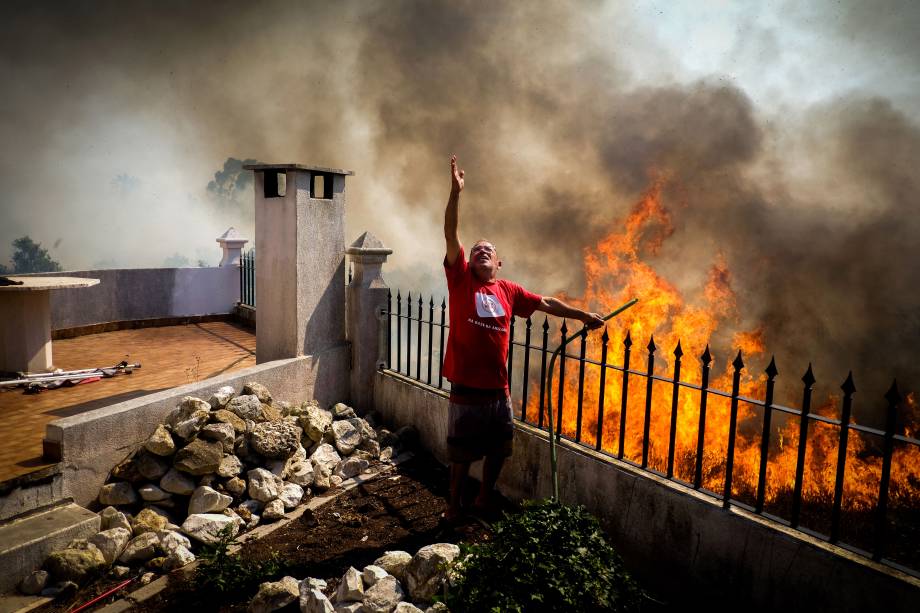 Incêncios nas `areas urbanas na cidade de Canecas, Portugal, em 10/07/2022.