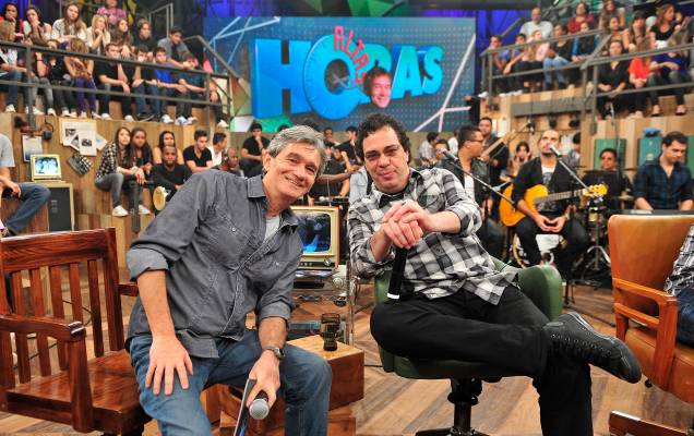 O apresentador Serginho Groisman e o ex jogador de futebol e comentarista Walter Casagrande JR, no Programa "Altas Horas" da TV Globo, 2013.