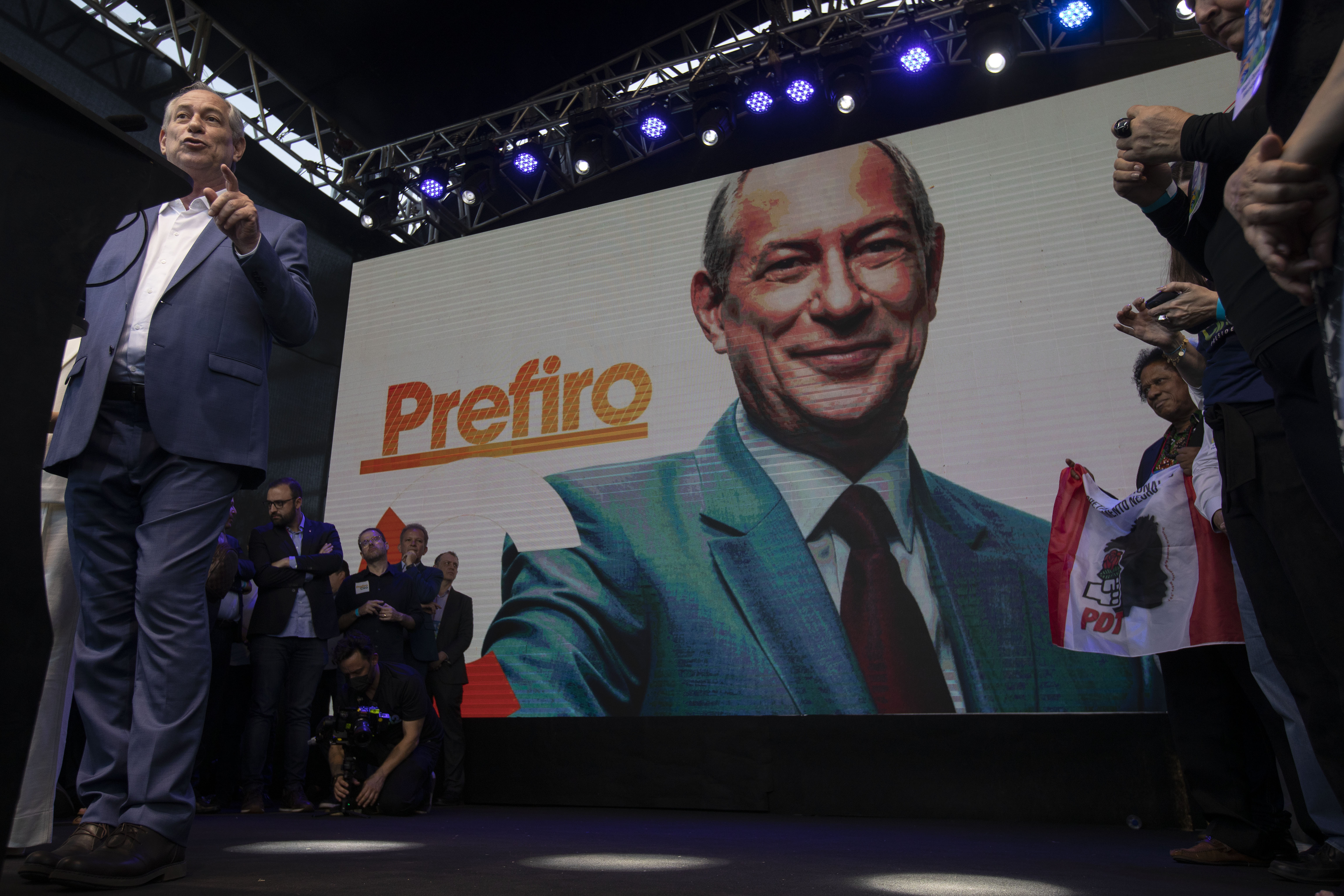 Ciro Gomes promete acabar com reelei o se for eleito VEJA