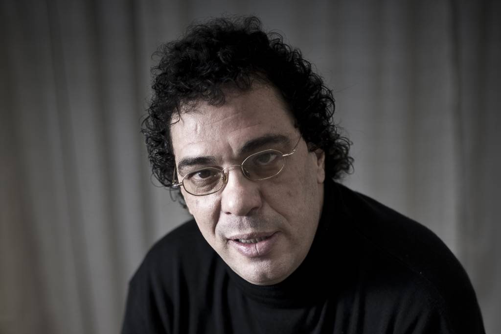 Casagrande rebate ‘mentes doentias’ e conta o que fazia abaixado em vídeo