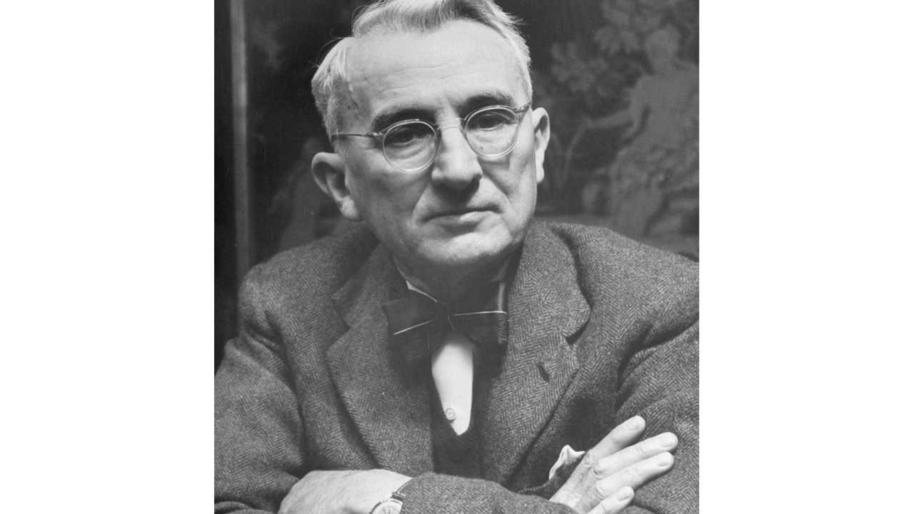 53378692 - DECEMBER 11: Dale Carnegie. Credito: Alfred Eisenstaedt/Pix Inc./The LIFE Picture Collection/Getty Images