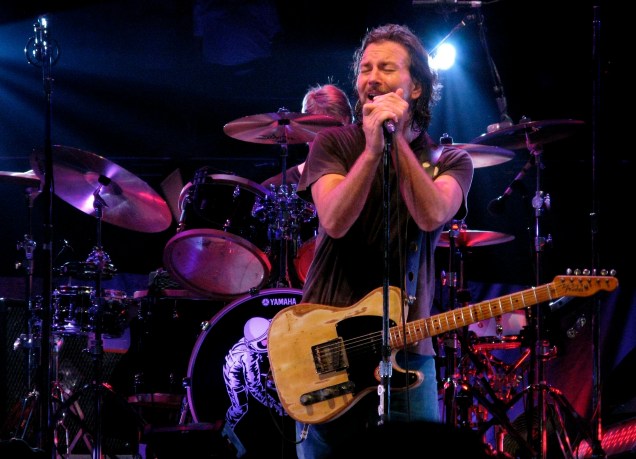Eddie Vedder vocalista e líder da banda americana Pearl Jam, durante show em San Diego, Califórnia, 09/10/2009
