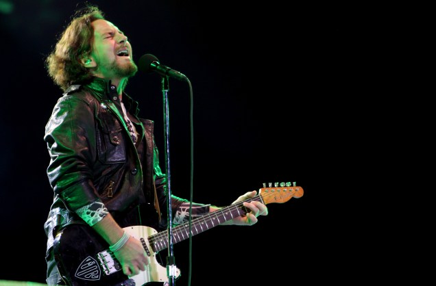 Eddie Vedder vocalista e líder da banda americana Pearl Jam, durante show em São Paulo. 2011