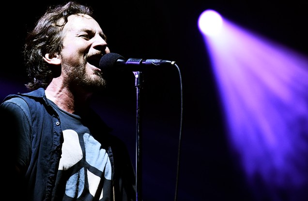 Eddie Vedder, vocalista e guitarrista da banda Pearl Jam, durante show no Estádio do Morumbi, em São Paulo. 14/11/2015.