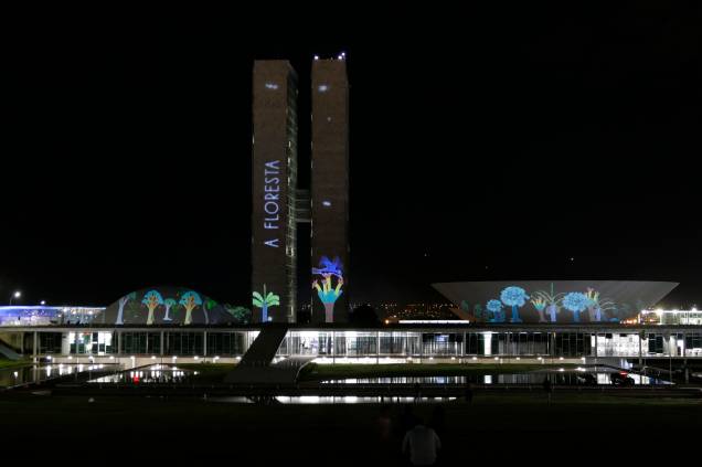 O Congresso Nacional recebe iluminação especial em celebração ao Dia dos Povos Indígenas, 19/04/2021. O Congresso Nacional recebe iluminação especial em celebração ao Dia dos Povos Indígenas, 19/04/2021.
