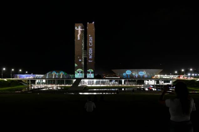 O Congresso Nacional recebe iluminação especial em celebração ao Dia dos Povos Indígenas, 19/04/2021. O Congresso Nacional recebe iluminação especial em celebração ao Dia dos Povos Indígenas, 19/04/2021.