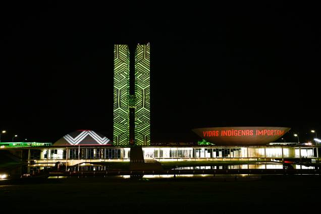 O Congresso Nacional recebe iluminação especial em celebração ao Dia dos Povos Indígenas, 19/04/2021. O Congresso Nacional recebe iluminação especial em celebração ao Dia dos Povos Indígenas, 19/04/2021.