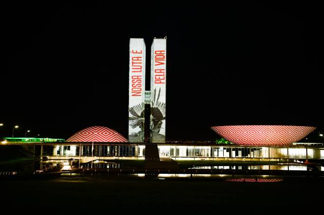 O Congresso Nacional recebe iluminação especial em celebração ao Dia dos Povos Indígenas, 19/04/2021. O Congresso Nacional recebe iluminação especial em celebração ao Dia dos Povos Indígenas, 19/04/2021.