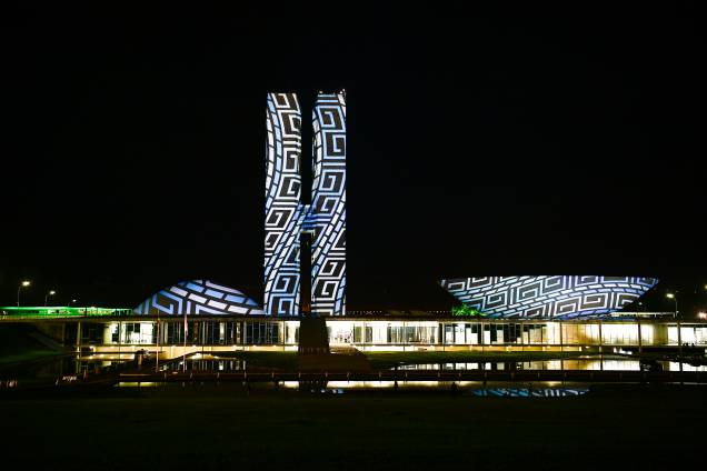 O Congresso Nacional recebe iluminação especial em celebração ao Dia dos Povos Indígenas, 19/04/2021. O Congresso Nacional recebe iluminação especial em celebração ao Dia dos Povos Indígenas, 19/04/2021.