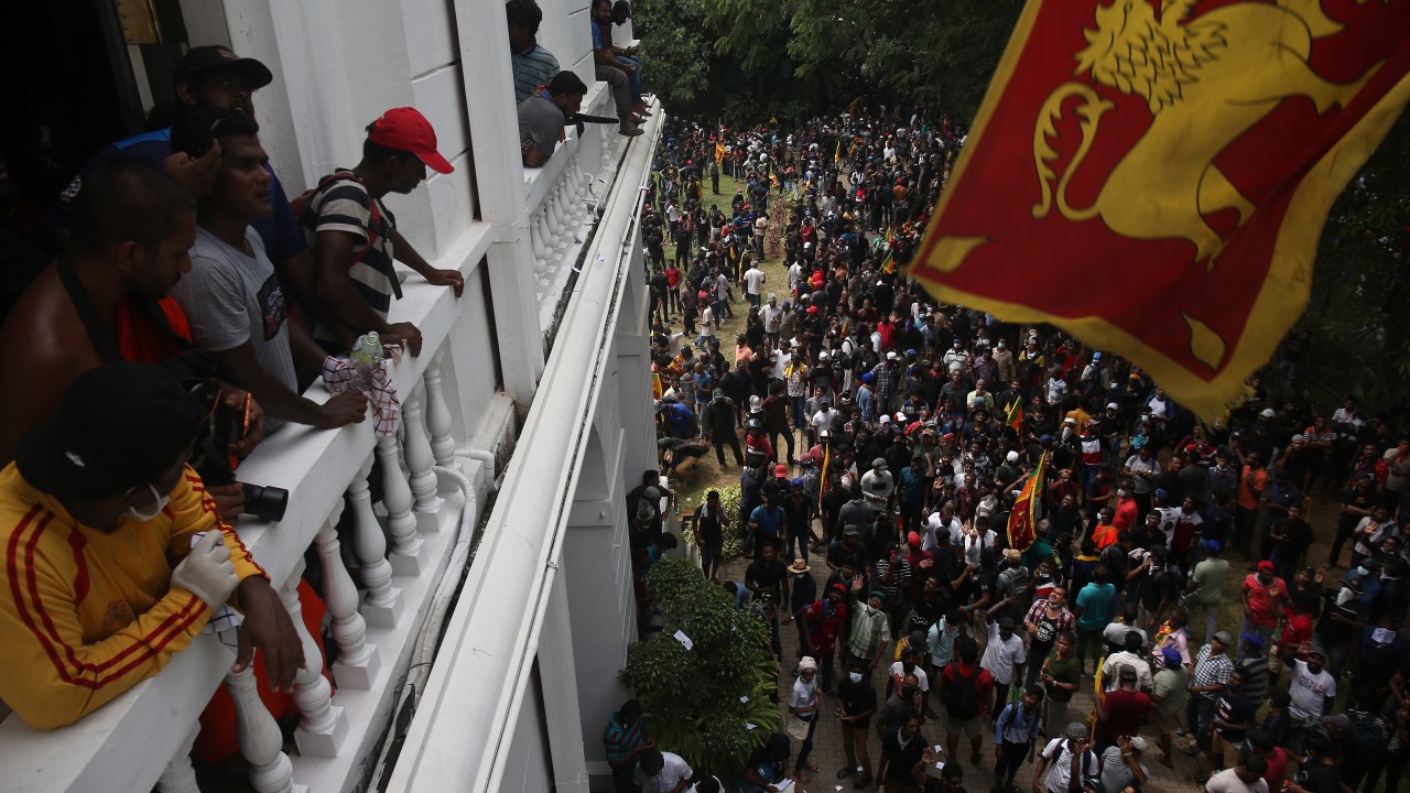 Manifestantes invadem residência oficial do presidente do Sri Lanka, Gotabaya Rajapaksa (09/07/2022)