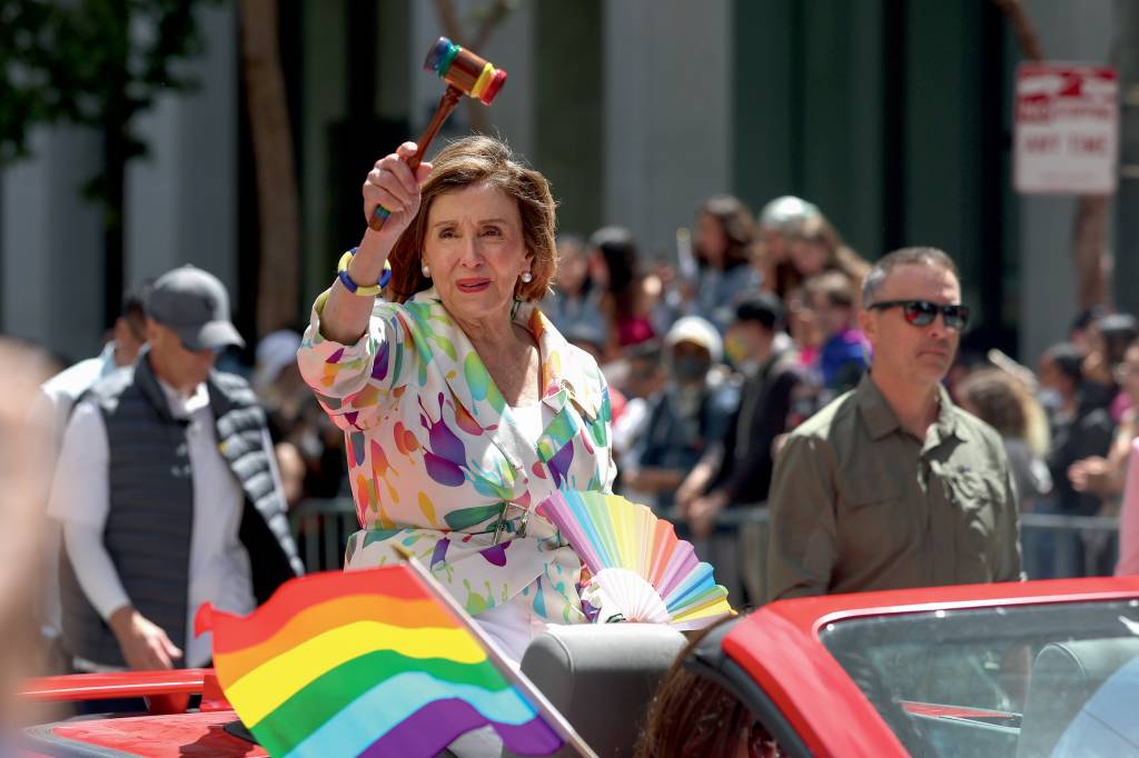  MELHOR PREVENIR - Pelosi, a presidente da Câmara: projeto para garantir a união gay -