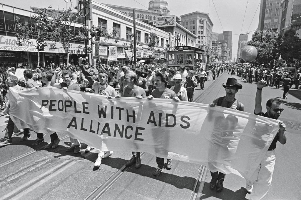 LUTA - Ativistas em ação nos anos 1980: esforço para reduzir o estigma de que a aids era doença apenas de gays -