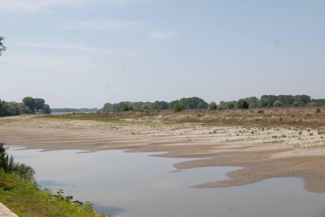 Uma vista do rio seco Pó após a emergência da seca, em Quingentole (Mantova), Itália, 20/07/2022.
