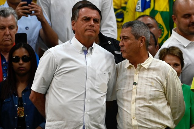 O presidente Jair Bolsonaro e seu candidato `a vice presidente Walter Braga Netto, durante o lançamento de sua candidatura `a reeleição para presidente da República, durante a convenção nacional do Partido Liberal (PL),  realizada no ginásio do Maracanãzinho no Rio de Janeiro, em 24/07/2022.