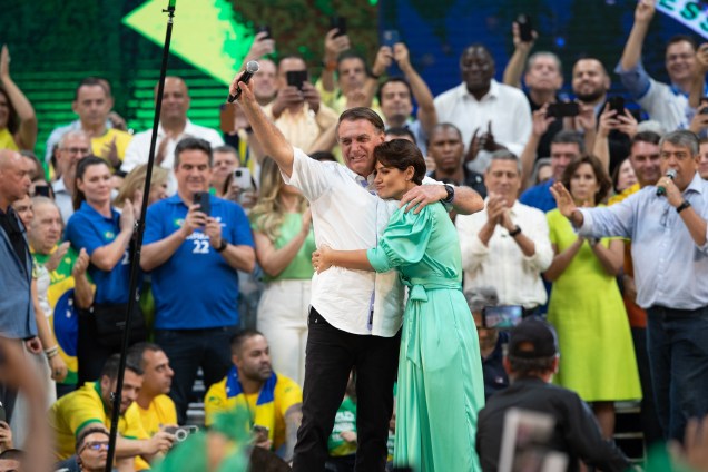 O presidente Jair Bolsonaro e a primeira-dama Michelle Bolsonaro, durante o lançamento de sua candidatura para a reeleição `a presidente da República, durante a convenção nacional do Partido Liberal (PL),  realizada no ginásio do Maracanãzinho no Rio de Janeiro, em 24/07/2022.