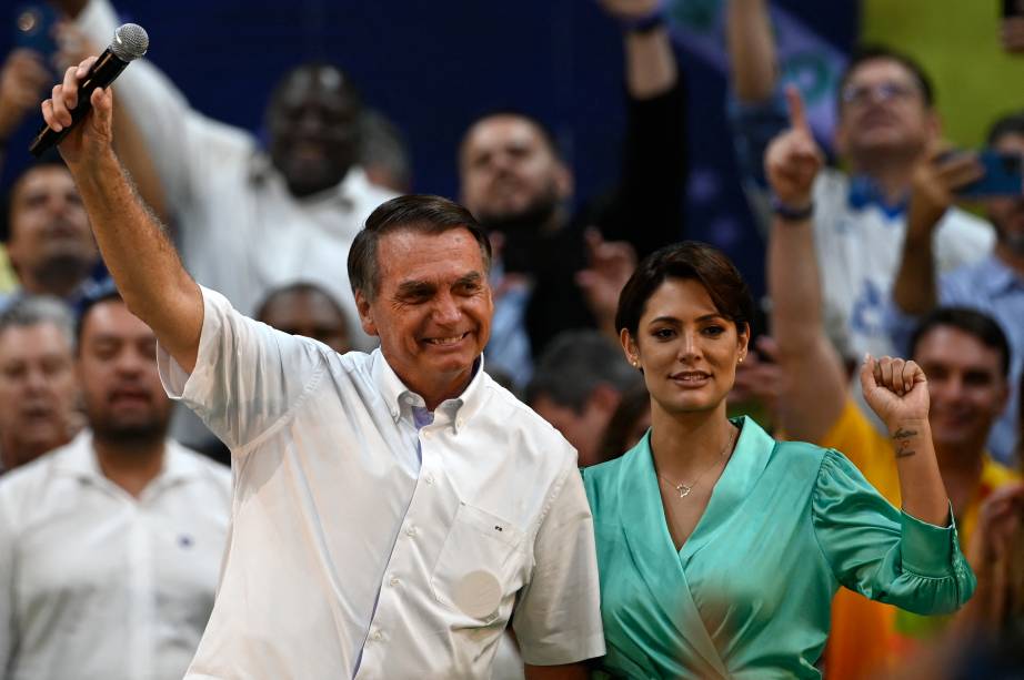 O presidente Jair Bolsonaro e a primeira-dama Michelle Bolsonaro, durante o lançamento de sua candidatura para a reeleição `a presidência da República, durante a convenção nacional do Partido Liberal (PL),  realizada no ginásio do Maracanãzinho no Rio de Janeiro, em 24/07/2022.