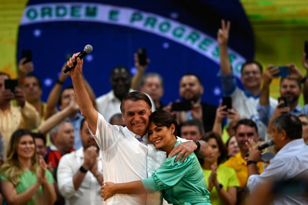 O presidente Jair Bolsonaro e a primeira-dama Michelle Bolsonaro, durante o lançamento de sua candidatura `a reeleição para presidente da República, durante a convenção nacional do Partido Liberal (PL),  realizada no ginásio do Maracanãzinho no Rio de Janeiro, em 24/07/2022.