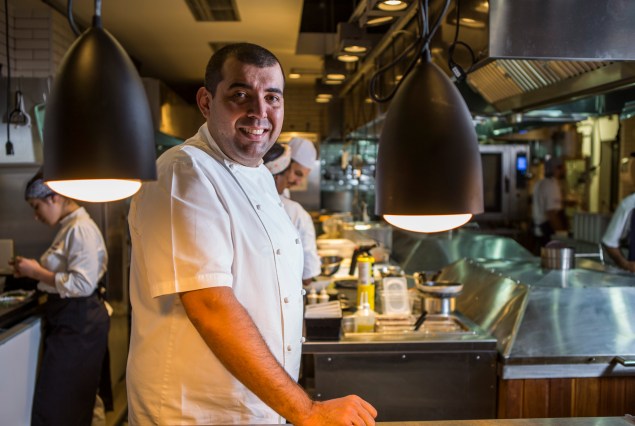 Jefferson Rueda, chef do restaurante A Casa do Porco Bar, em São Paulo, 2013.