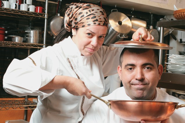 Os chefs Janaína Rueda e Jefferson Rueda, donos do Bar da Dona Onça, eleito na categoria Melhor Cozinha de Bar, 2011.