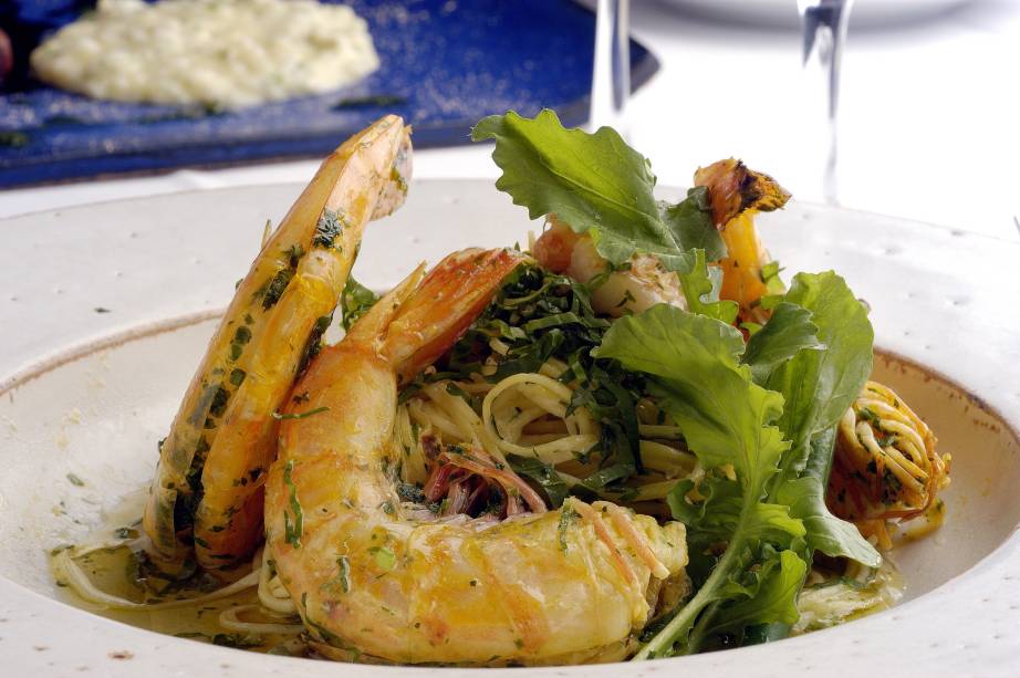 O prato Tagliolini com camarão e limão siciliano, receita dos chefs Jefferson Rueda e Rodrigo Martins, do restaurante Pomodori. 2005.