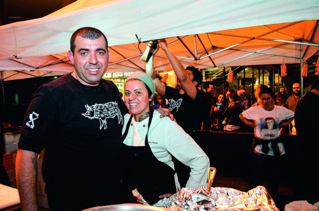 O casal de chefs Jefferson e Janaína Rueda,  dos restaurantes, A Casa do Porco e o Bar da Dona Onça, em São Paulo, 2015.