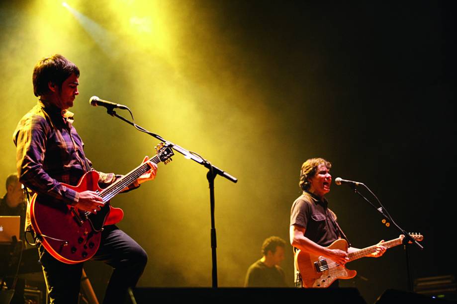 Samuel Rosa, vocalista do Skank, e Lô Borges, durante show no Rio de Janeiro, 2019.