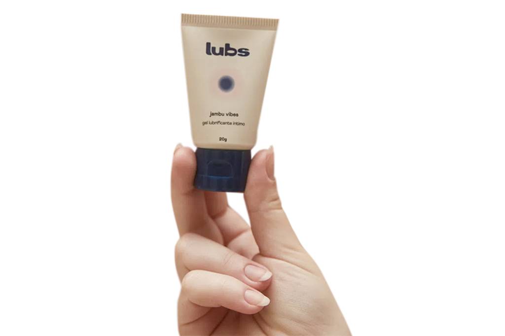 LUBRIFICANTE-JAMBU-LUBS-9.jpg GEL - Marcas brasileiras apostam em ingredientes naturais em sua composição. A Lubs desenvolveu um lubrificante à base de jambu, erva do Pará conhecida por causar tremor e dormência. -
