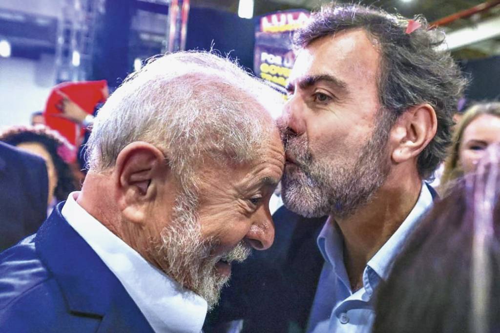 UNIÃO - Lula e Freixo: jingle, máscaras e até foto juntos em bolo de aniversário -