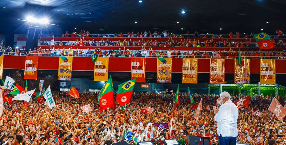 O ex presidente Lula e pré-candidato `a presidência da república, durante ato público “Juntos por Pernambuco e pelo Brasil”, em Recife (PE), no Classic Hall. 21/07/2022. O ex presidente Lula e pré-candidato `a presidência da república, durante ato público “Juntos por Pernambuco e pelo Brasil”, em Recife (PE), no Classic Hall. 21/07/2022.