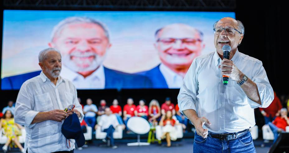 O ex presidente Lula e pré-candidato `a presidência da república, e sue vice Geraldo Alckmin, durante ato público “Juntos por Pernambuco e pelo Brasil”, em Recife (PE), no Classic Hall. 21/07/2022. O ex presidente Lula e pré-candidato `a presidência da república, e sue vice Geraldo Alckmin, durante ato público “Juntos por Pernambuco e pelo Brasil”, em Recife (PE), no Classic Hall. 21/07/2022.