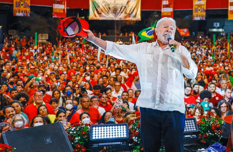 O ex presidente Lula e pré-candidato `a presidência da república, durante ato público “Juntos por Pernambuco e pelo Brasil”, em Recife (PE), no Classic Hall. 21/07/2022. O ex presidente Lula e pré-candidato `a presidência da república, durante ato público “Juntos por Pernambuco e pelo Brasil”, em Recife (PE), no Classic Hall. 21/07/2022.