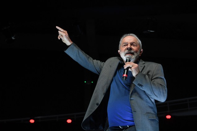 Lula, durante sua campanha, visita Brasília, juntamente com seus companheiros de partido, 12/07/2022.