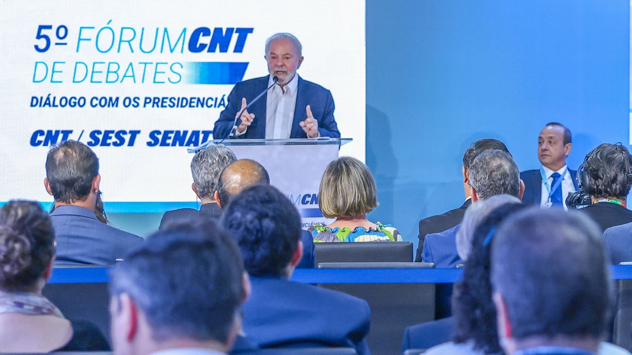 O ex-presidente Lula (PT) participa do 5º Fórum CNT (Confederação Nacional do Transporte) de Debates