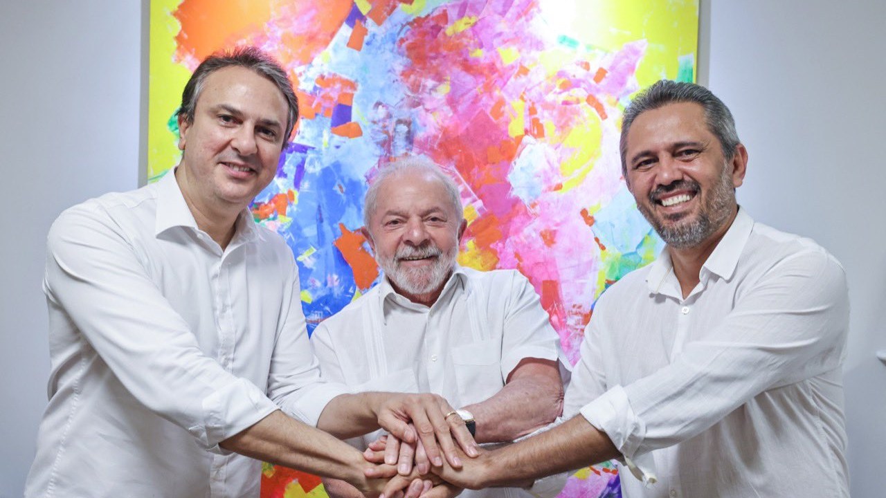 O ex-governador Camilo Santana, o ex-presidente Lula e o deputado estadual Elmano de Freitas, candidato ao governo do Ceará //