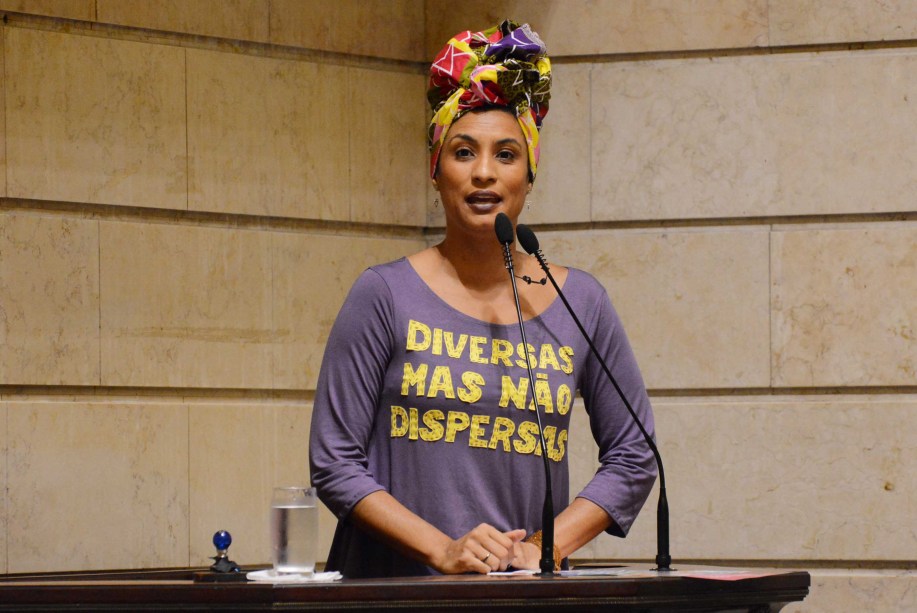 Marielle Franco em 28 de novembro de 2017, então vereadora do PSOL, em seu gabinete na Câmara Municipal do Rio de Janeiro.