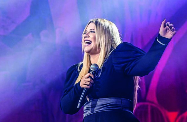 A cantora e compositora goiana Marília Mendonça, durante show, em 2018.