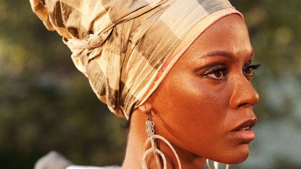 Nina-Zoe-Saldana Zoe Saldana em 'Nina'