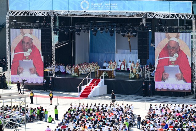 Papa Francisco participa de missa ao ar livre no Estádio da Commonwealth em Edmonton, Canadá, em 26/07/2022.