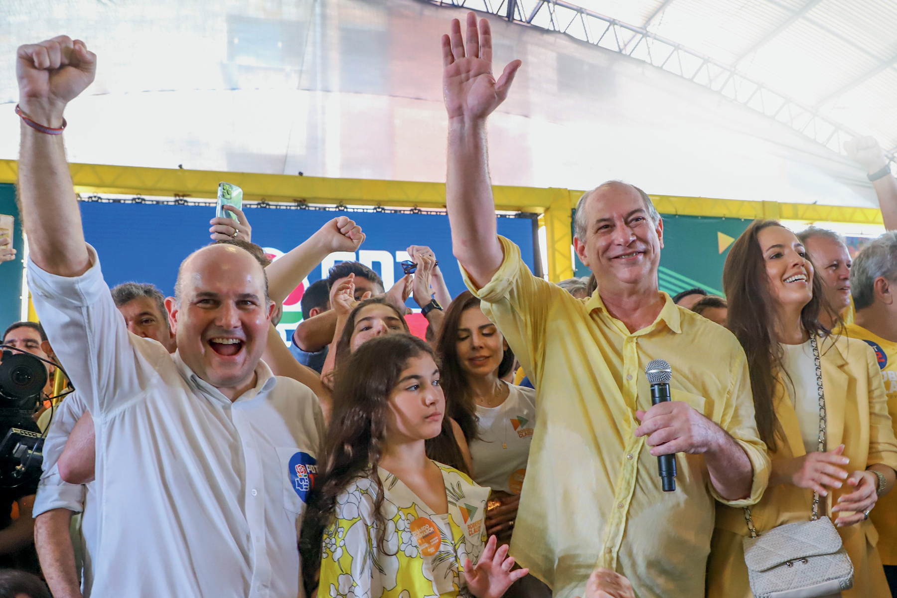 https://twitter.com/cirogomes/status/1551256542044995586/photo/1Conven&ccedil;&atilde;o estadual do PTD oficializou a candidatura de Roberto Cl&aacute;udio (de camisa branca) ao governo do Cear&aacute; teve a presen&ccedil;a do presidenci&aacute;vel Ciro GomesImagem: Reprodu&ccedil;&atilde;o/Twitter/@cirogomes