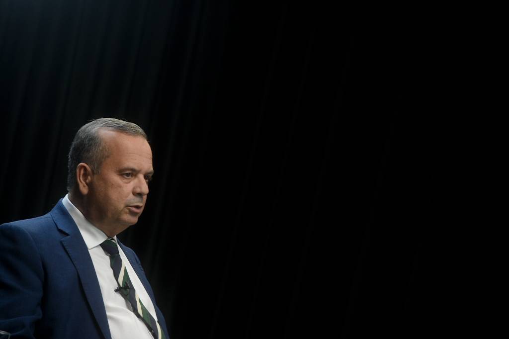 Oposição perde rumo, faz acordo com Lula e pede renúncia de Moraes