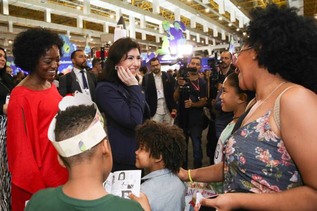 A pré-candidata pelo MDB à Presidência da República Simone Tebet visita a Bienal do Livro de São Paulo com Aline Torres, secretária de Cultura da Prefeitura de São Paulo, em 3/7/2022. A pré-candidata pelo MDB à Presidência da República Simone Tebet visita a Bienal do Livro de São Paulo com Aline Torres, secretária de Cultura da Prefeitura de São Paulo, em 3/7/2022.