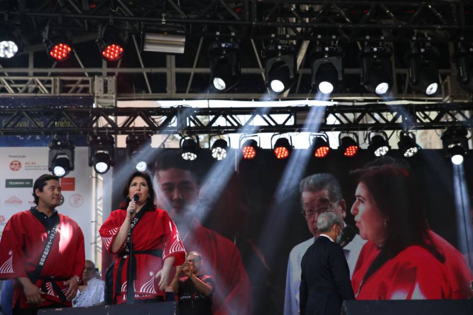 A pré-candidata pelo MDB à Presidência da República Simone Tebet visita a 43ª Tanabata Matsuri, no bairro da Liberdade, em São Paulo, 10/7/2022.